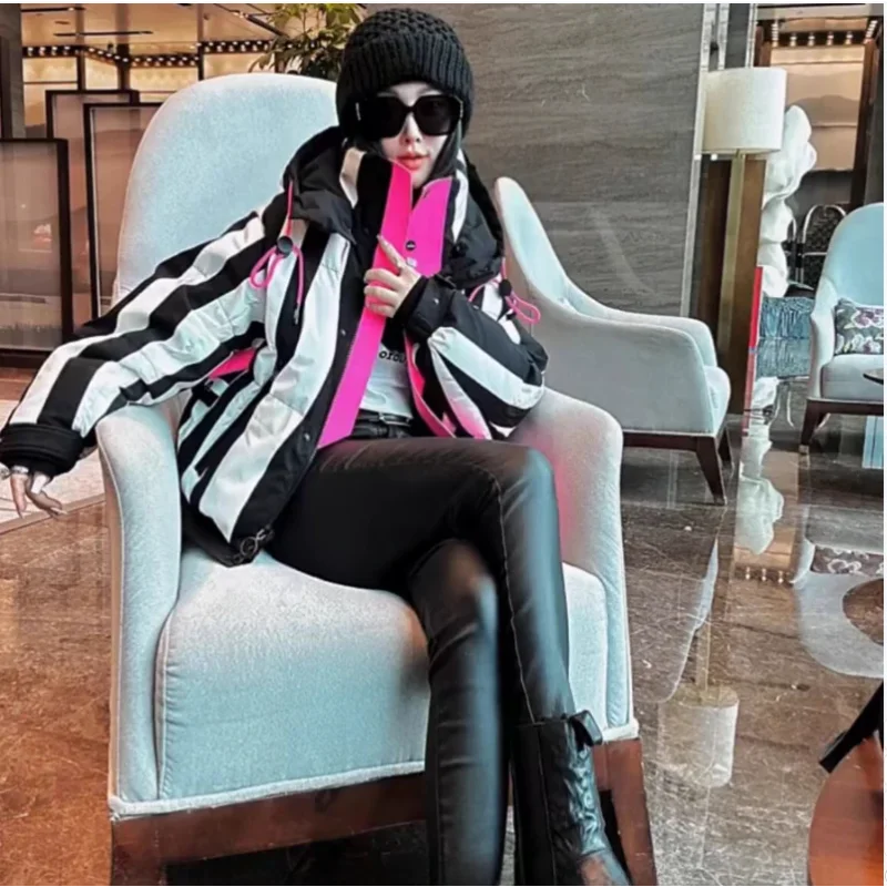 abrigos de plumas Chaqueta holgada con capucha para mujer, Top a rayas con cremallera, plumón grueso, a la moda ropa corta versátil, novedad de 2024