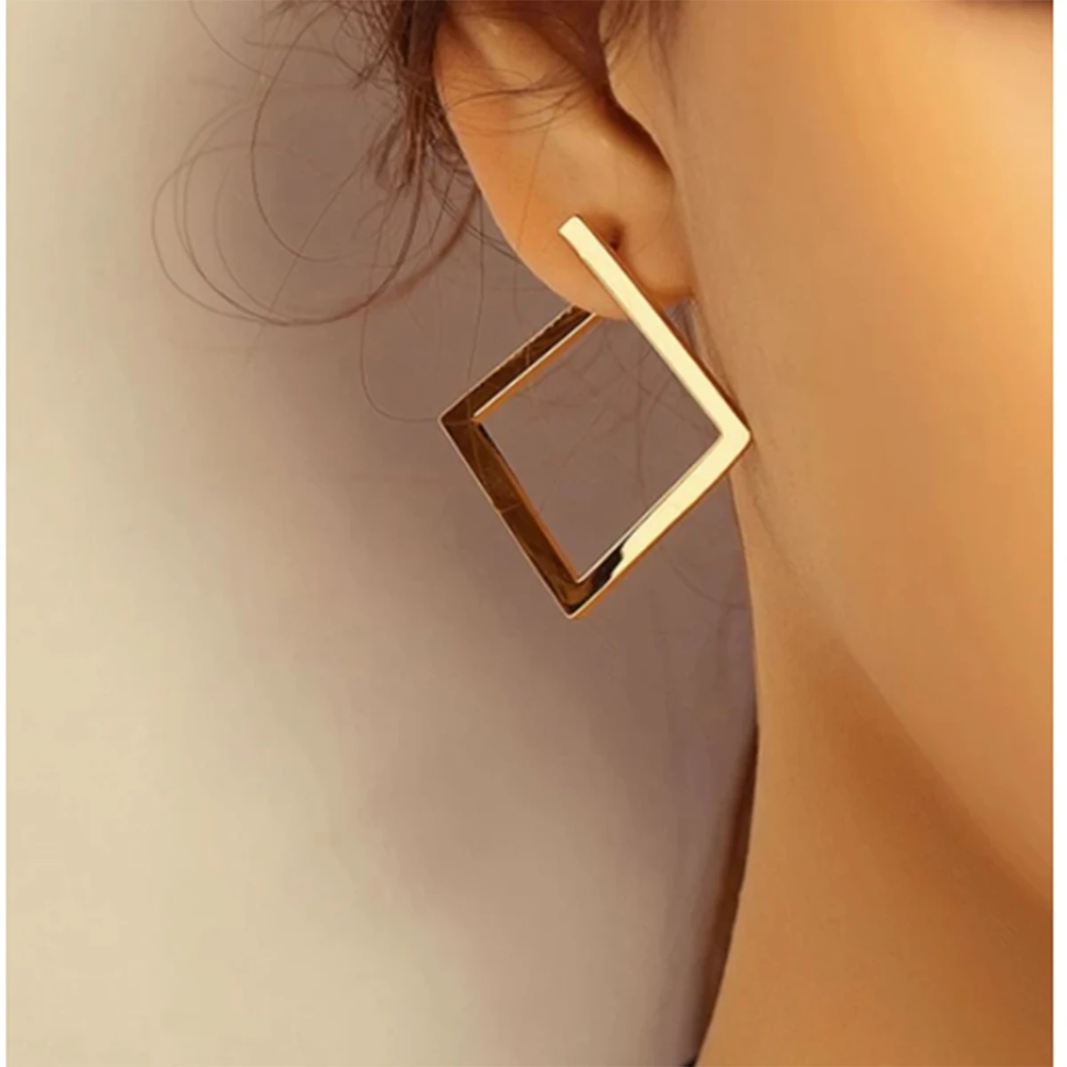 European and American Fashion New Environmentally Friendly Personality Temperament Cool Style Earrings Exaggerated Niche Design