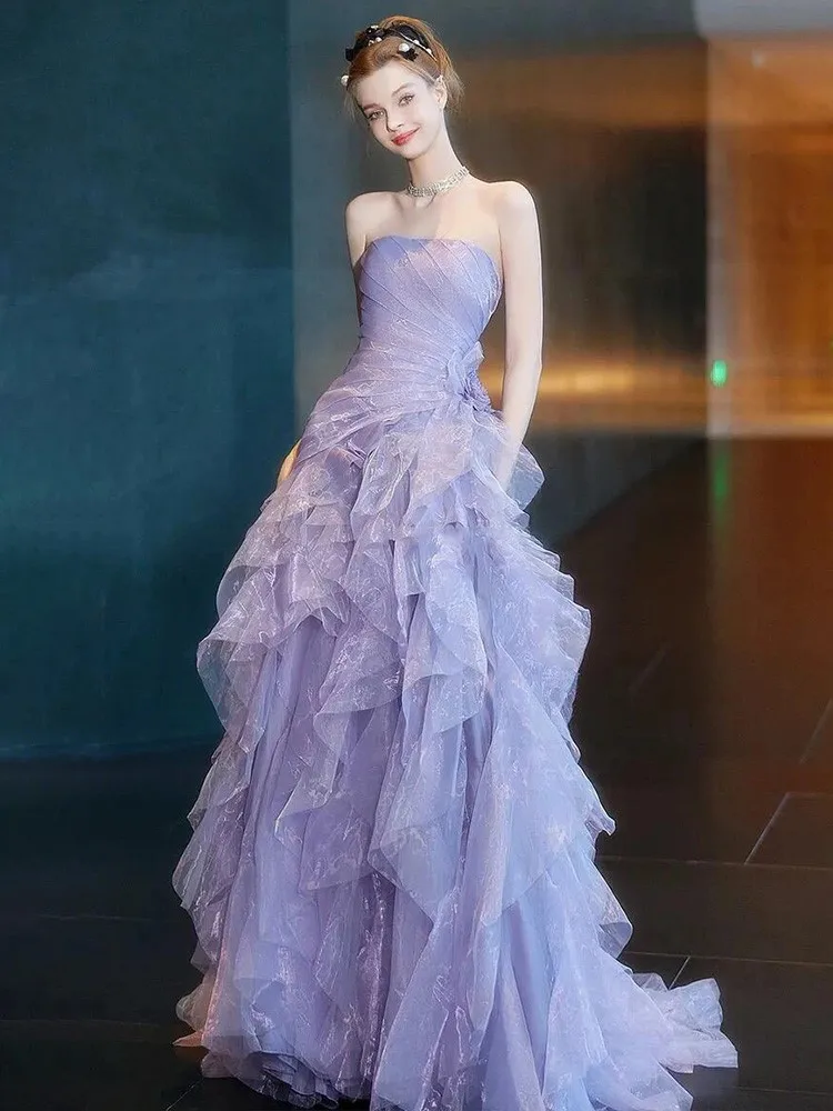 

A purple strapless dress for the elegant host of birthday party light luxury toasting