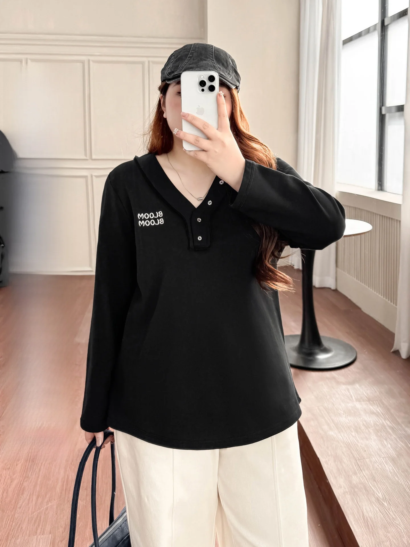 

Loose Fit Large Size Women's T-Shirt Embroidered Letter Long Sleeve V-Neck Slimming Effect Spring Fashion Casual Wear