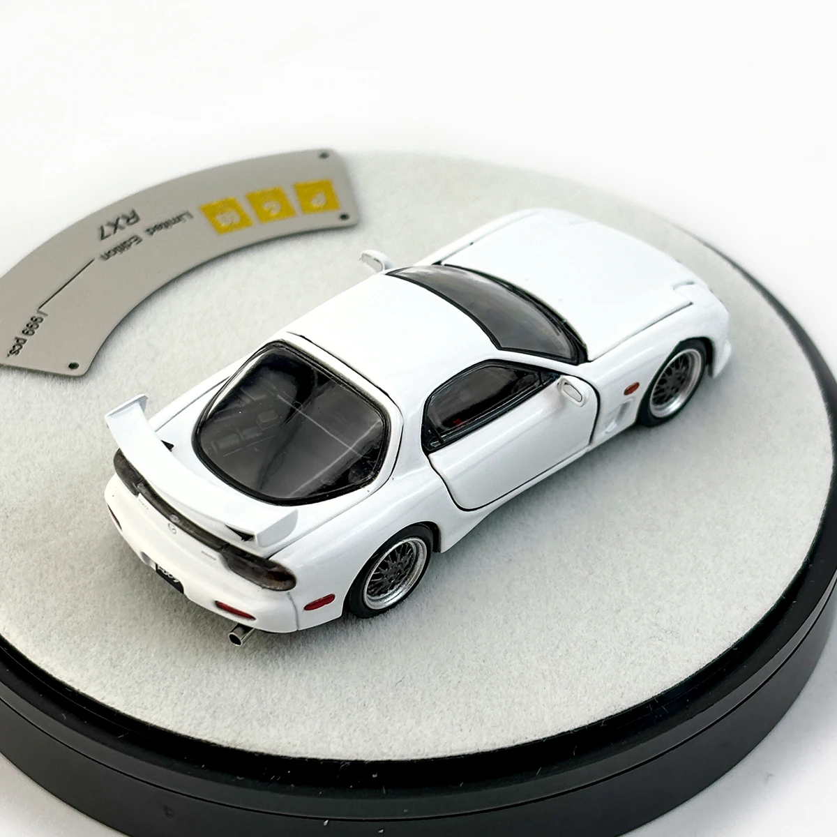 1:64 Mazda RX7 FD3S totalmente abierto, coche en miniatura estático fundido a presión de aleación, modelo de juego de moda, colección de niños, regalo de vacaciones, decoración de la habitación.