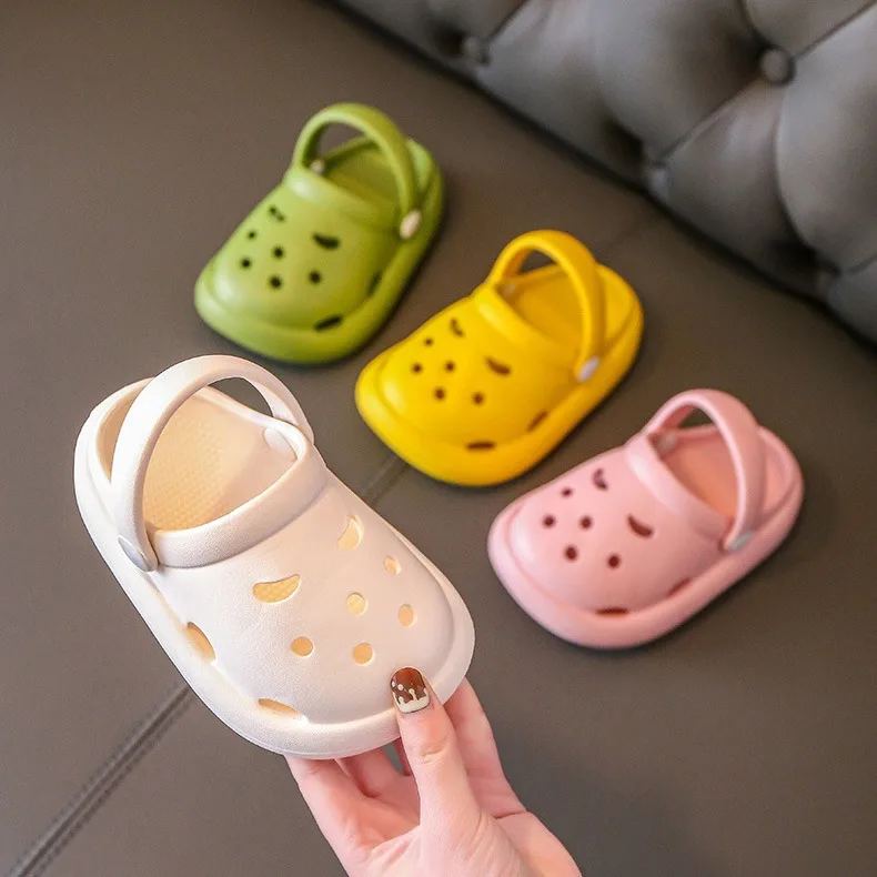 

Children's Garden Shoes, Boys and Girls Outdoor Play Sandals Wear Resistant Non-slip Can Added Christmas Halloween Charms