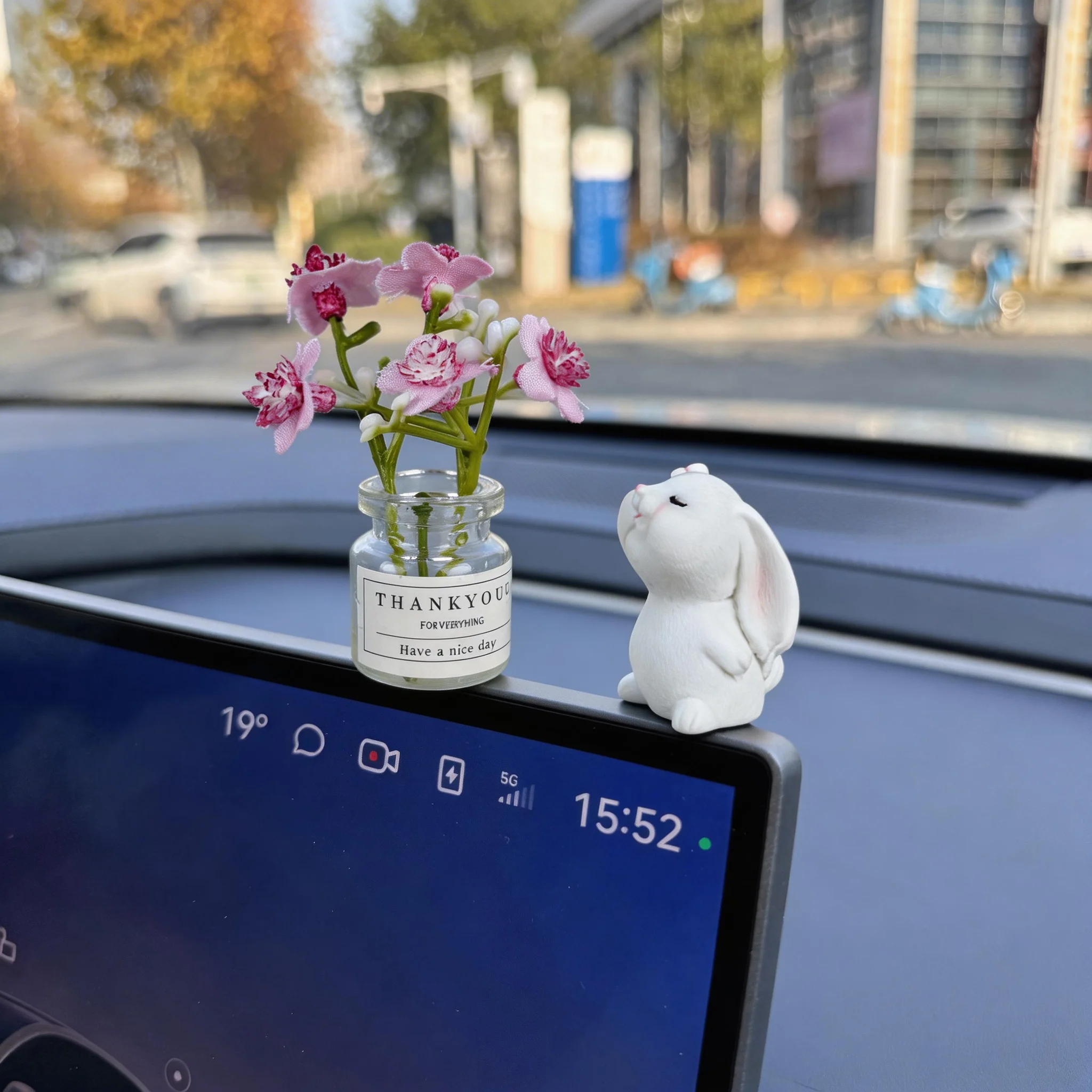 3Pcs Cute Rabbit Car Dashboard Ornament Set with Mini Flower Vase Bunny Figurines Auto Interior Decoration Home Office Gift