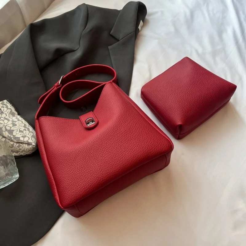 

Women's Trendy Leather Shoulder Bag Featuring Elastic Side Pockets And Paris Classic Look Perfect For Outings​