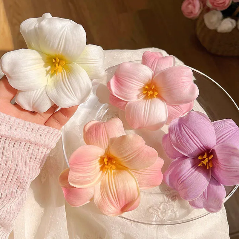 

Ultra-Ethereal Tulip-Style Hair Clip for Women Forest-Inspired Hairpin with Floral Accents Side-Swept Bangs Duckbill Clip