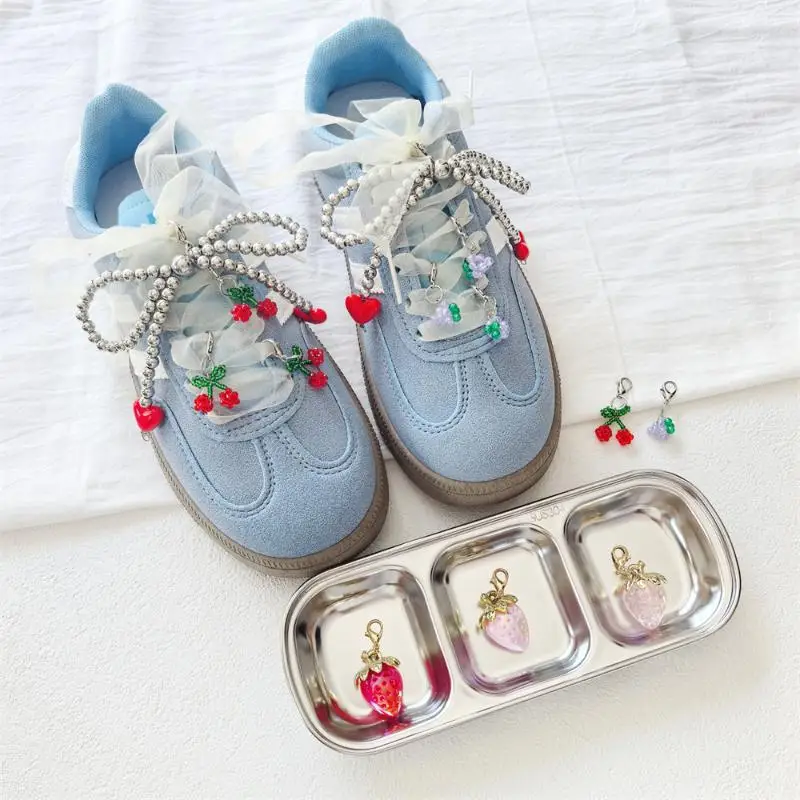 1/2Pcs Rot Liebe Silber Perle Bogen Schuh Charme Erdbeere Schnalle Schuhe Dekor Kirsche Traube Perle Schnürsenkel zubehör Für Turnschuhe