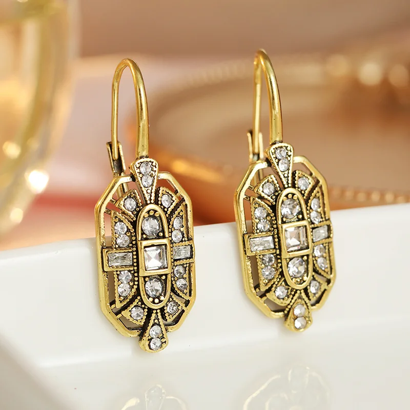 Luxuriöse Vintage-Ohrringe mit Goldbeschichtung für Damen, Hohldesign mit Zirkonia-Einlage, Schmuck für Bankette und Partys