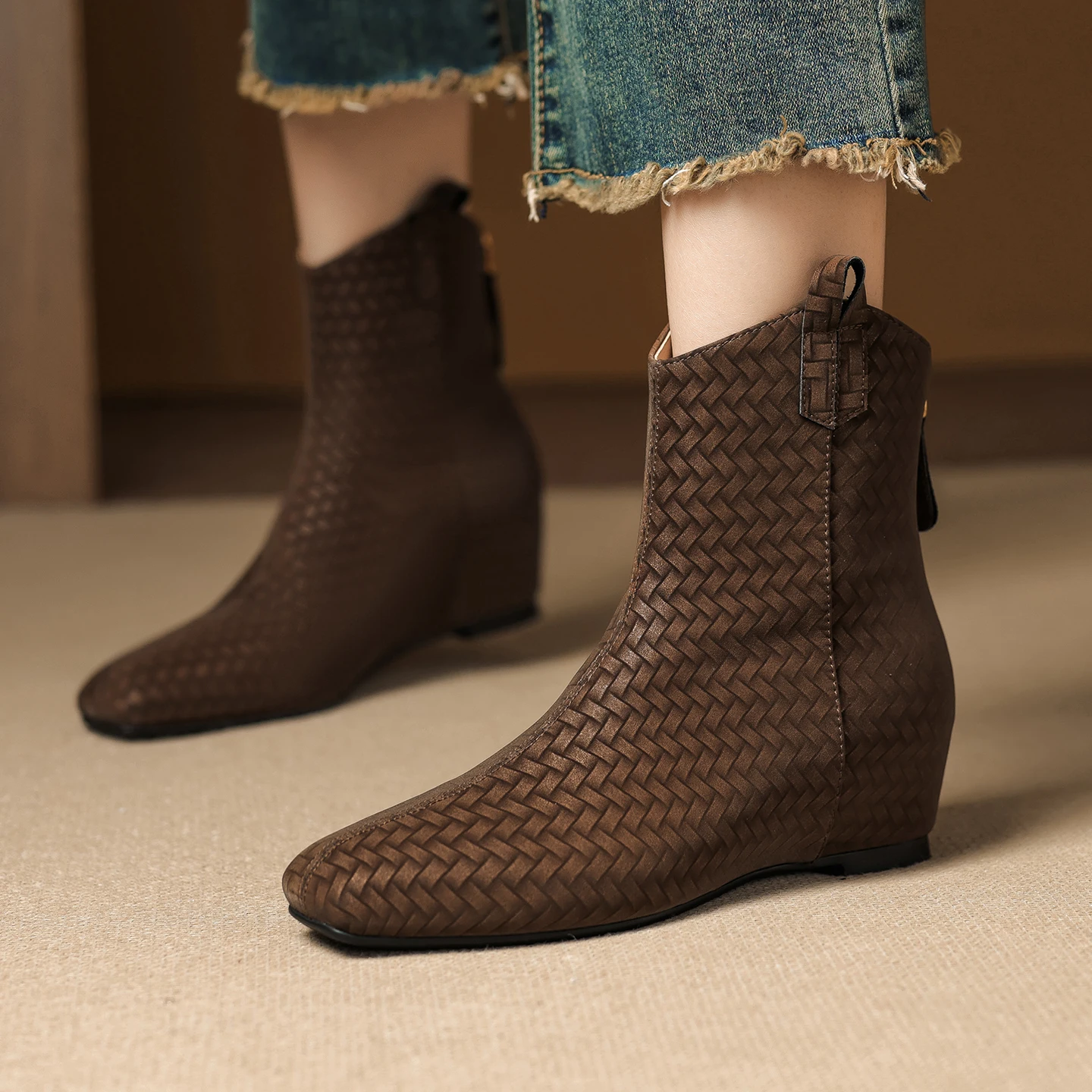 Botines de piel de vaca hechos a mano para otoño e invierno, botines de cuña de manga suelta tejidos con cabeza cuadrada, botas modernas para mujer, tacones altos