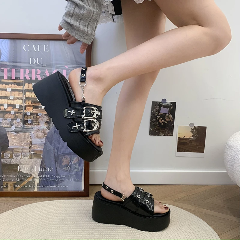 2024Women Summer Slippers Platform Rivet Punk Design Sandals Non-Slip Slids Garden Shoes Fashion Casual Heels Sandals For Female