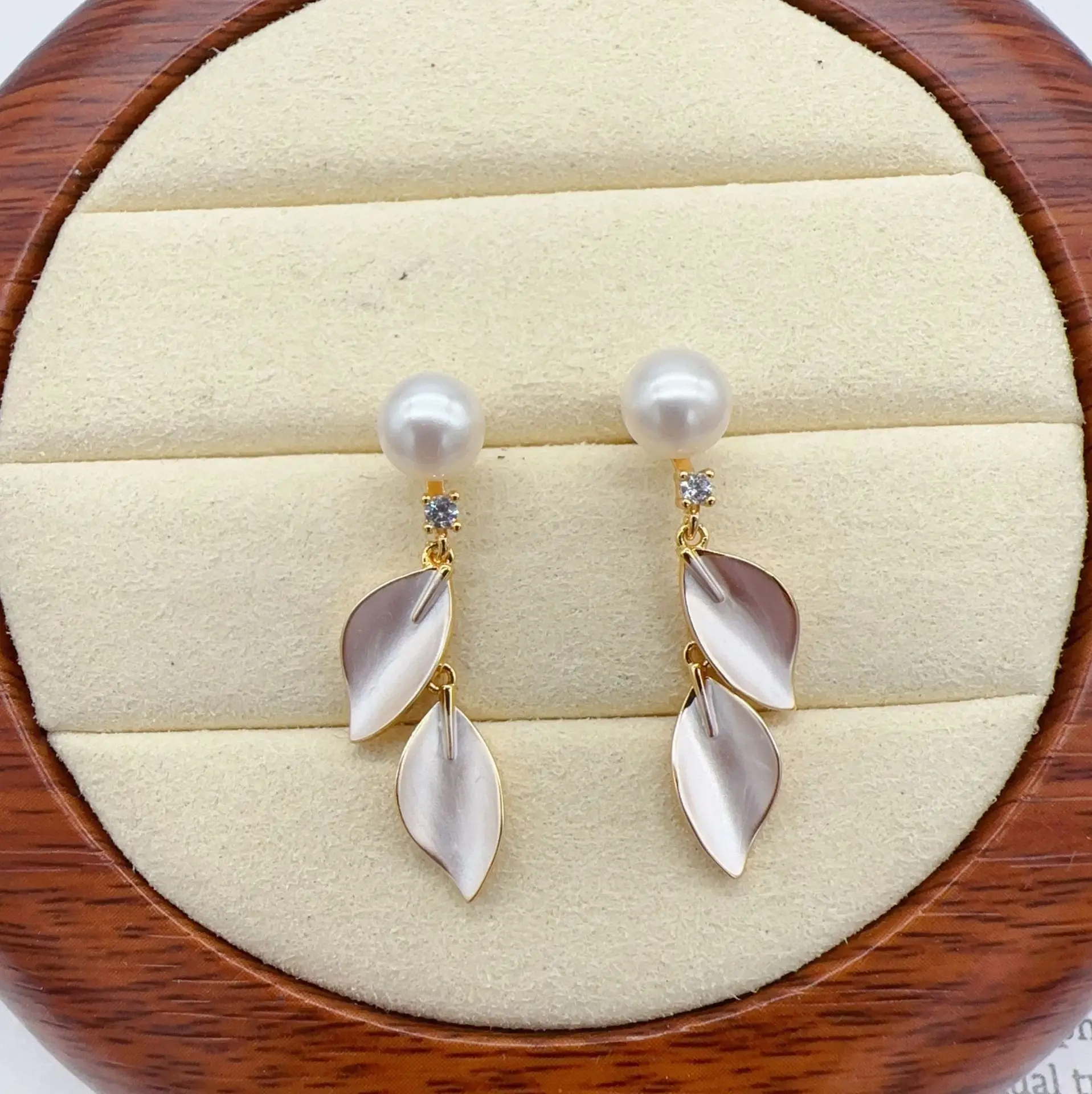 2024 New Simple Fashion Fringe Leaf Design Natural Freshwater Pearl 14k Gold Filled Ladies Stud Earrings Jewelry For Women Gifts