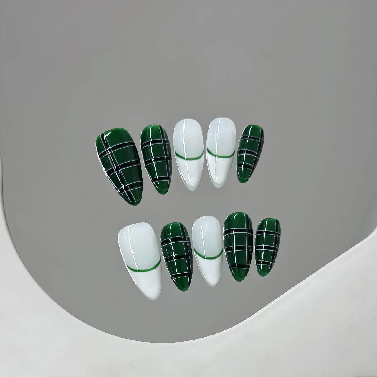 

10 шт., миндаль ручной работы Y2K, френч-пресс для ногтей, ретро, зеленый, контрастные цвета, сетчатый дизайн, сладкий крутой, носимый дизайн ногтей, кончик для девочек
