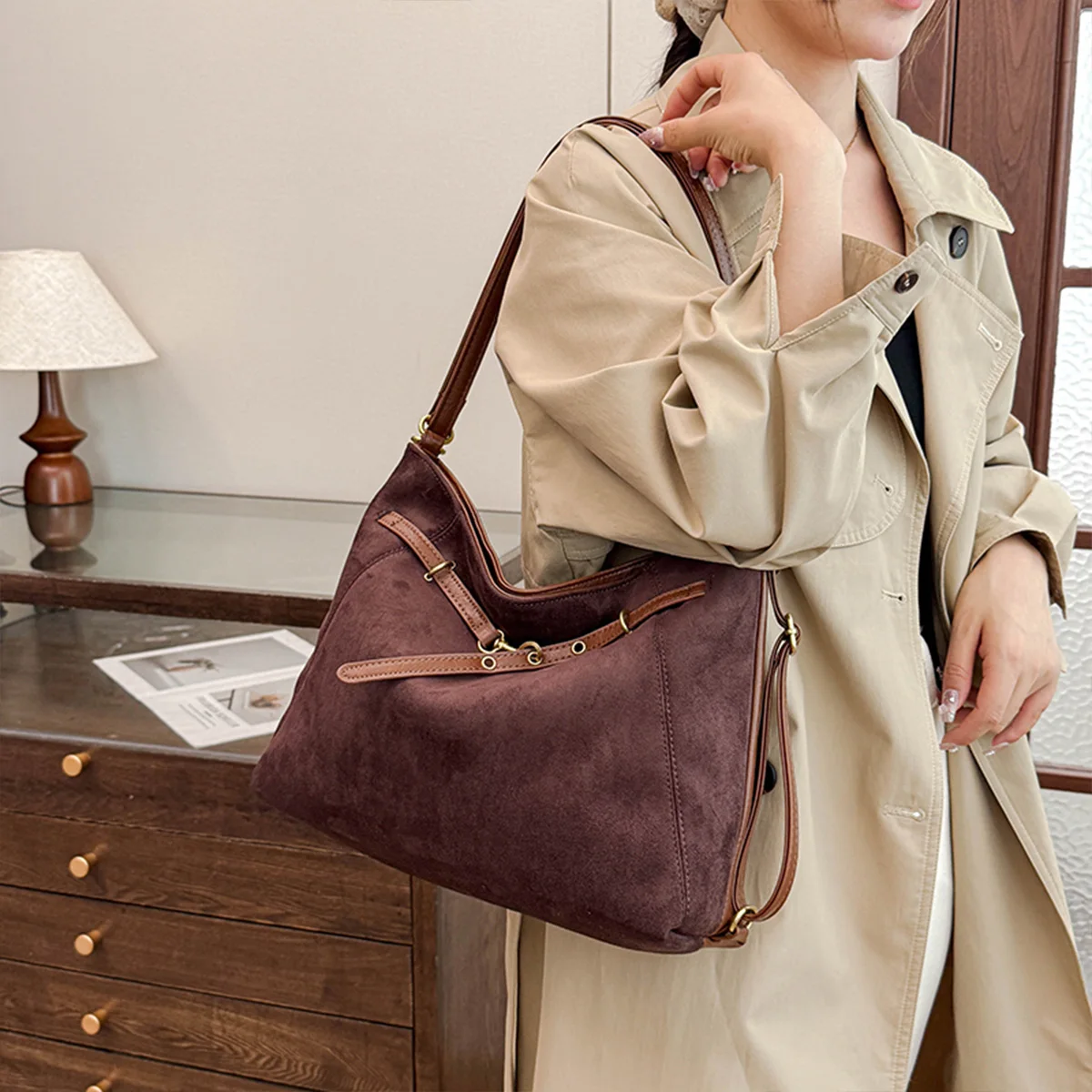 

Vintage Suede Women Shoulder Bag Quilted Hardware Decor Lightweight Large Capacity PU Water Resistant Zipper Adjustable Strap