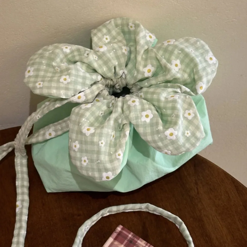 

Literary Plaid Flower Drawstring Bag Cloth Cute Small Crossbody Bag Storage Bag Bundle Pocket ins Shoulder Bag Student