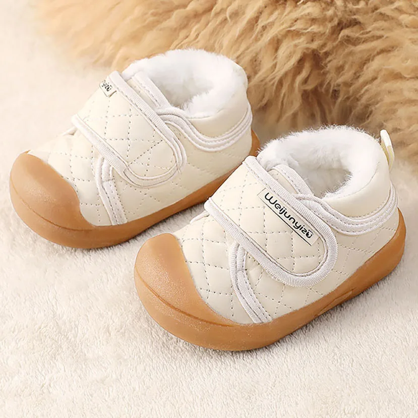 Scarpe da bambino invernali per neonate stivali di peluche caldi spessi scarpe di cotone da neonato stivali ergonomici in pelliccia sintetica per bambini piccoli