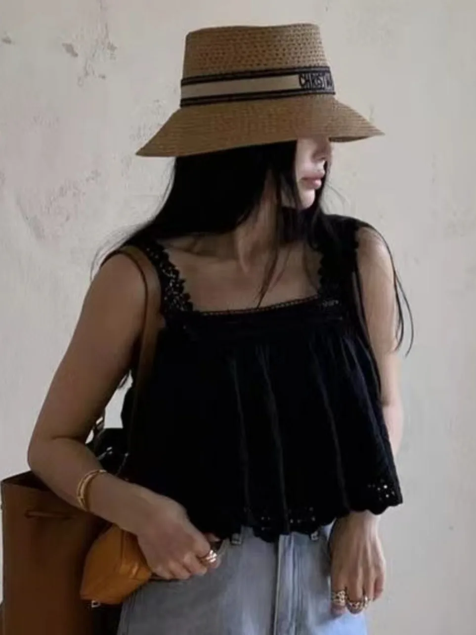 

Ele Lace Embroidery Strap Top Vintage Design Sensation Summer Age-Defng Chic Small Vest Faionable Loose Fit Sweater