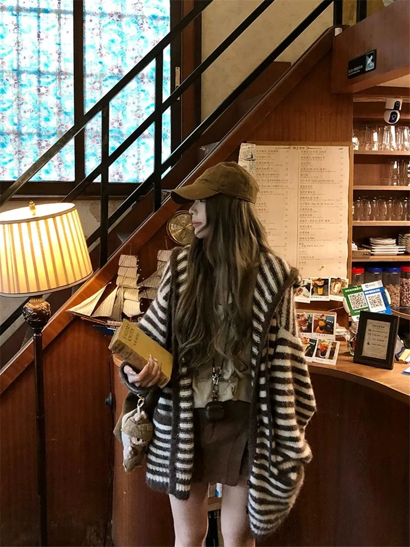 

Женские осенние кардиганы и свитеры в стиле фейрикор с полупальчиковыми рукавами, шикарным меховым воротником, базовым модальным тонким воротником-гольф, милыми оборками, бахромой и пуговицами