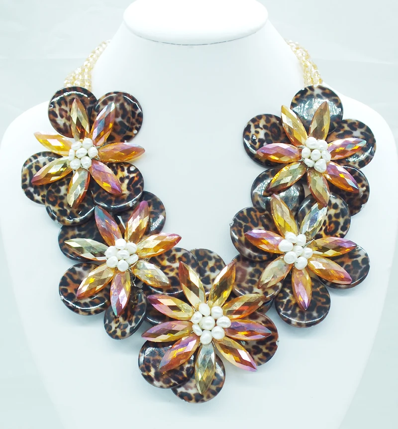 NO-1001#   Charm Vintage lady ! Shell/pearl /crystal  flower necklace 20
