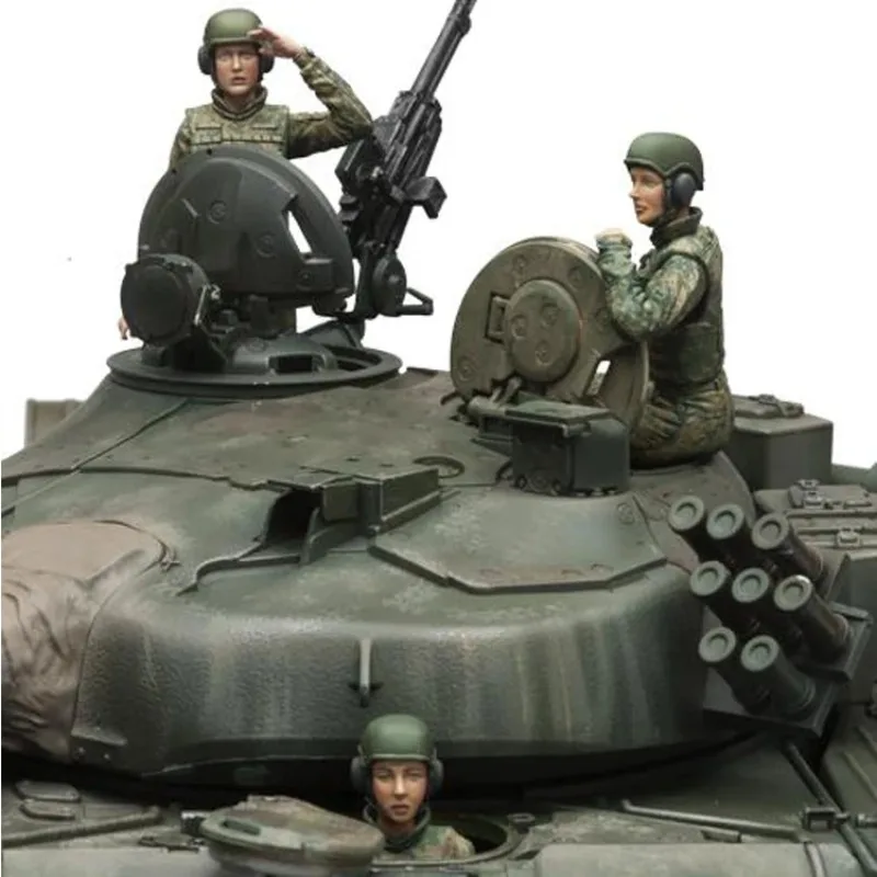 1/16 Die-casting resin figure model assembly kit unpainted need to assemble Russian tank female soldier three-person model