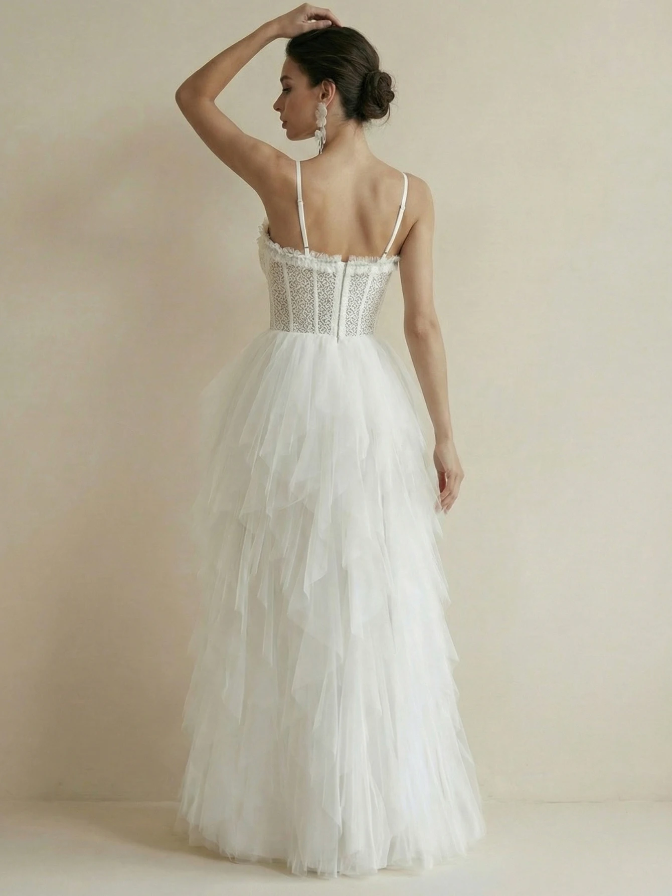 Gardenwed Trendy White Wedding Dress, Tiered Tulle with Spaghetti Straps Ruffled Hem Bridal Bridal Gown, Porm Gown