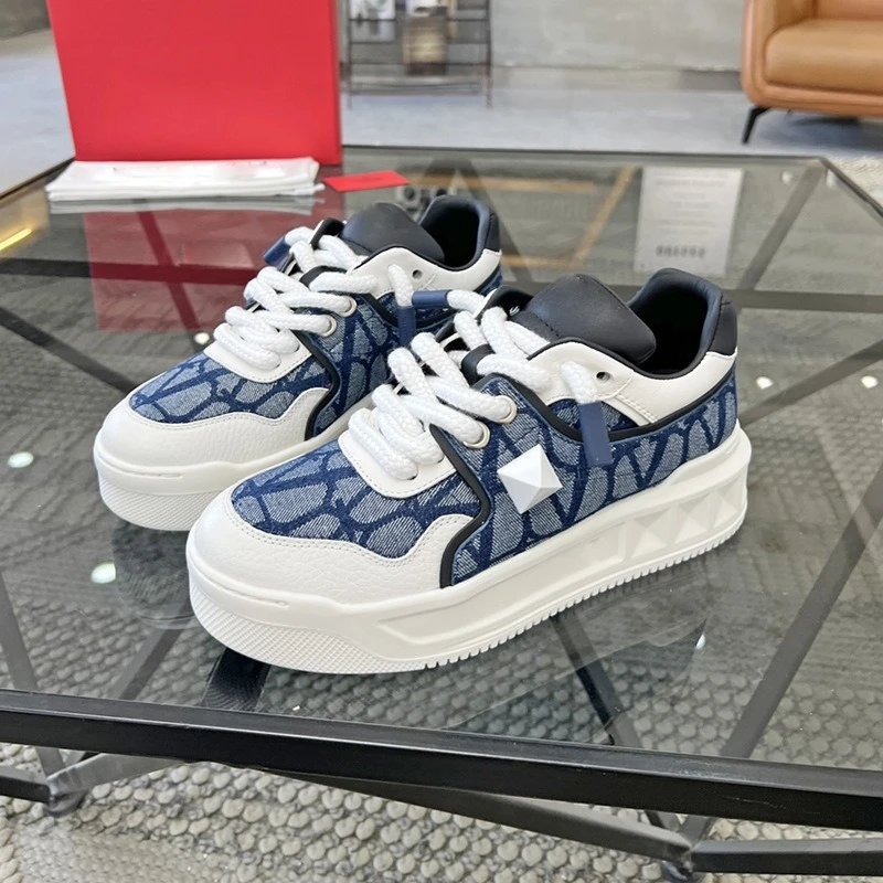 Nieuwe leren herensneakers met print, luxe designer skate-schoenen met bezaaid platform en sleehak, ademende mode-casual trainers, zomer