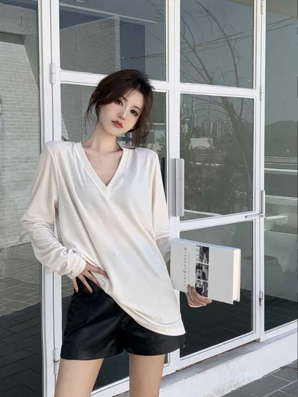 Black Velvet Long Sleeve V-Neck T-Shirt Women's Autumn Winter Loose Midi Base Shirt Top Korean Style Commute Fashion