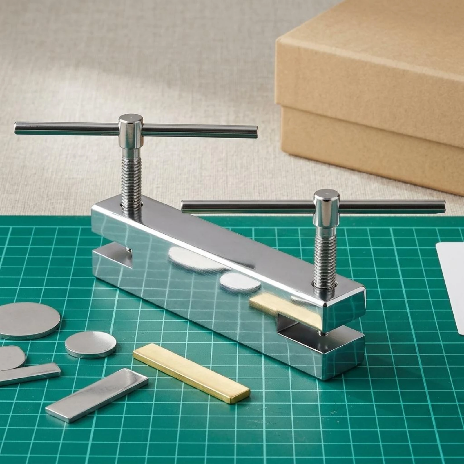 Sheet Material Hole Punch Screw-Driven Jewelry Hole Punch Metal Punching Tool T-Handle Heavy Duty