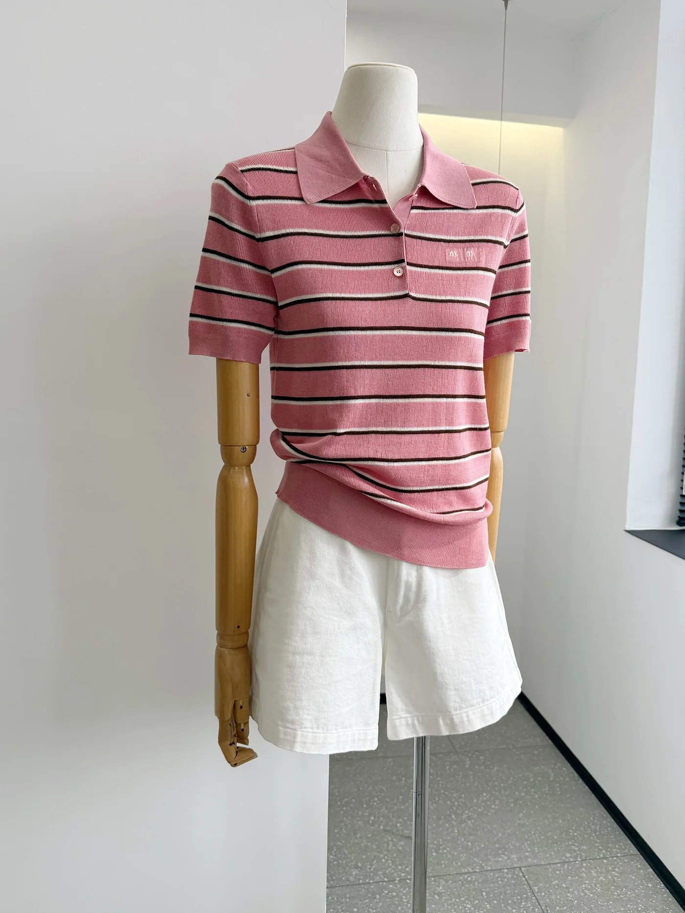 

Retro Girl Style M4031 Three-Button Knitted Color Block Stripes Ice Silk Short Sleeve Summer 26 Women's Fashion Top