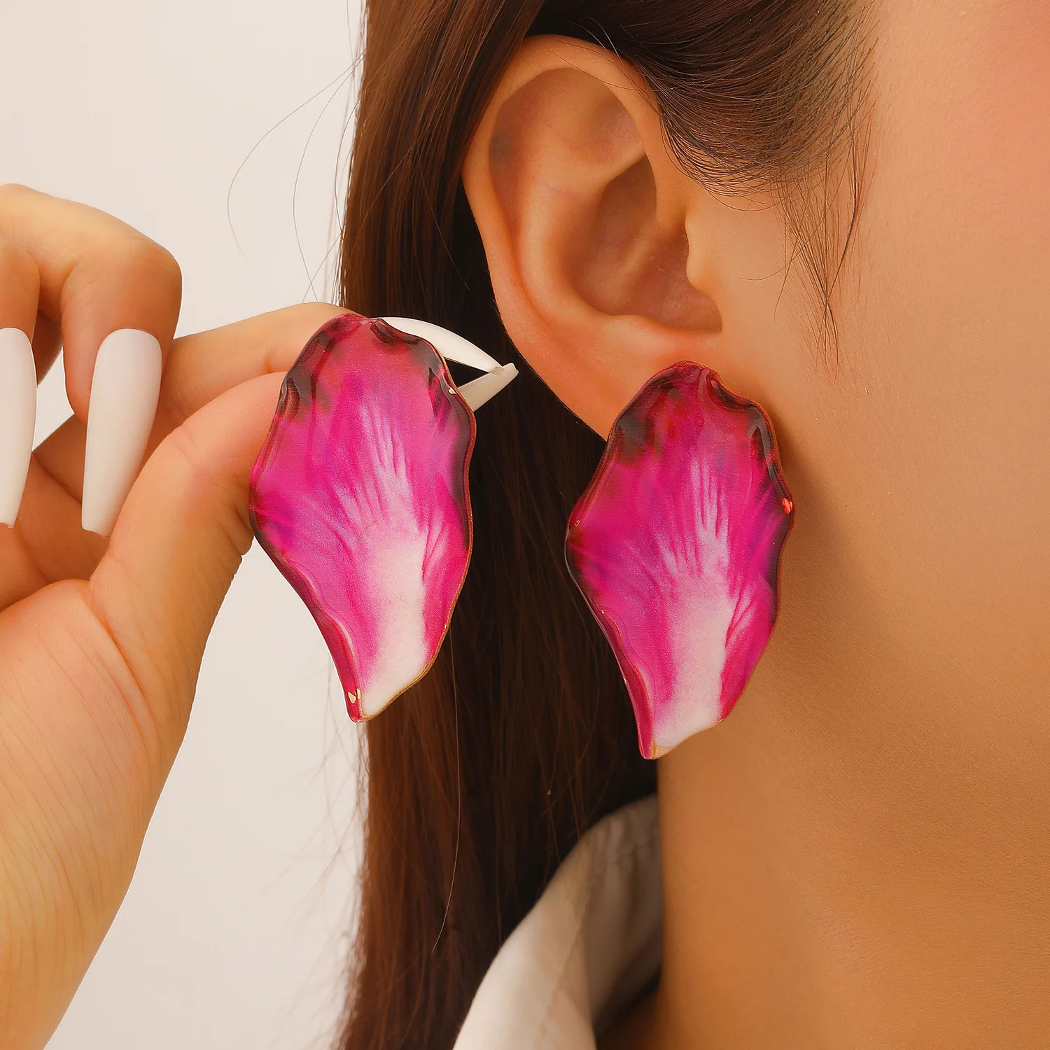 Retro Irregular Pleated Oil-Dripping Petal Stud Earrings for Women Elegant Enamel Geometric Flower Earring Jewelry Accessories