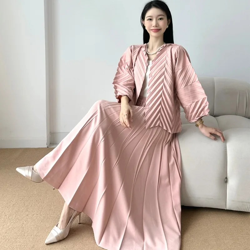 

Плиссированный женский комплект с юбкой Miyake, свободный верх, куртка с баской, эластичная повседневная большая распашная юбка, 2026, новинка, нежная, элегантная, 2 предмета