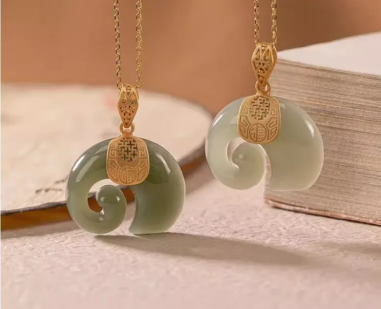 

1pc Natural 18KGP Green Jade Elephant pendant Necklace 18"AAA