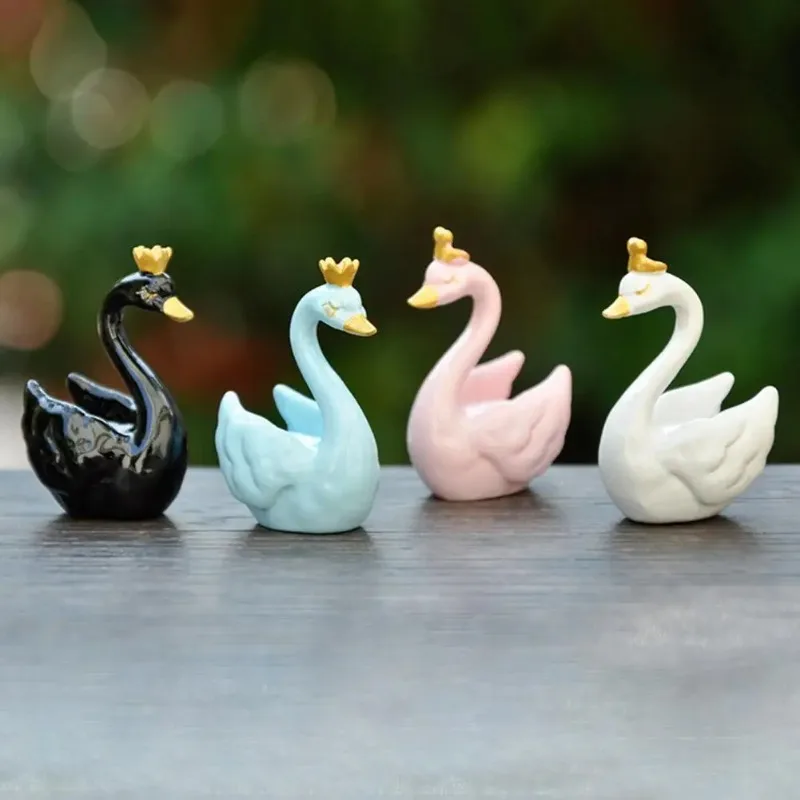 

Swan Ornament Lovely Micro Landscape Figurine Doll DIY Cake Decor Simulation Crown Swan Figure Resin Animal Model Christmas Gift