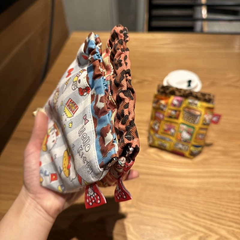 Hello Kitty-Bolsa de maquillaje de algodón con dibujos animados, monedero abierto, lápiz labial, auriculares, bolsa de almacenamiento portátil, regalo de Navidad para mujer