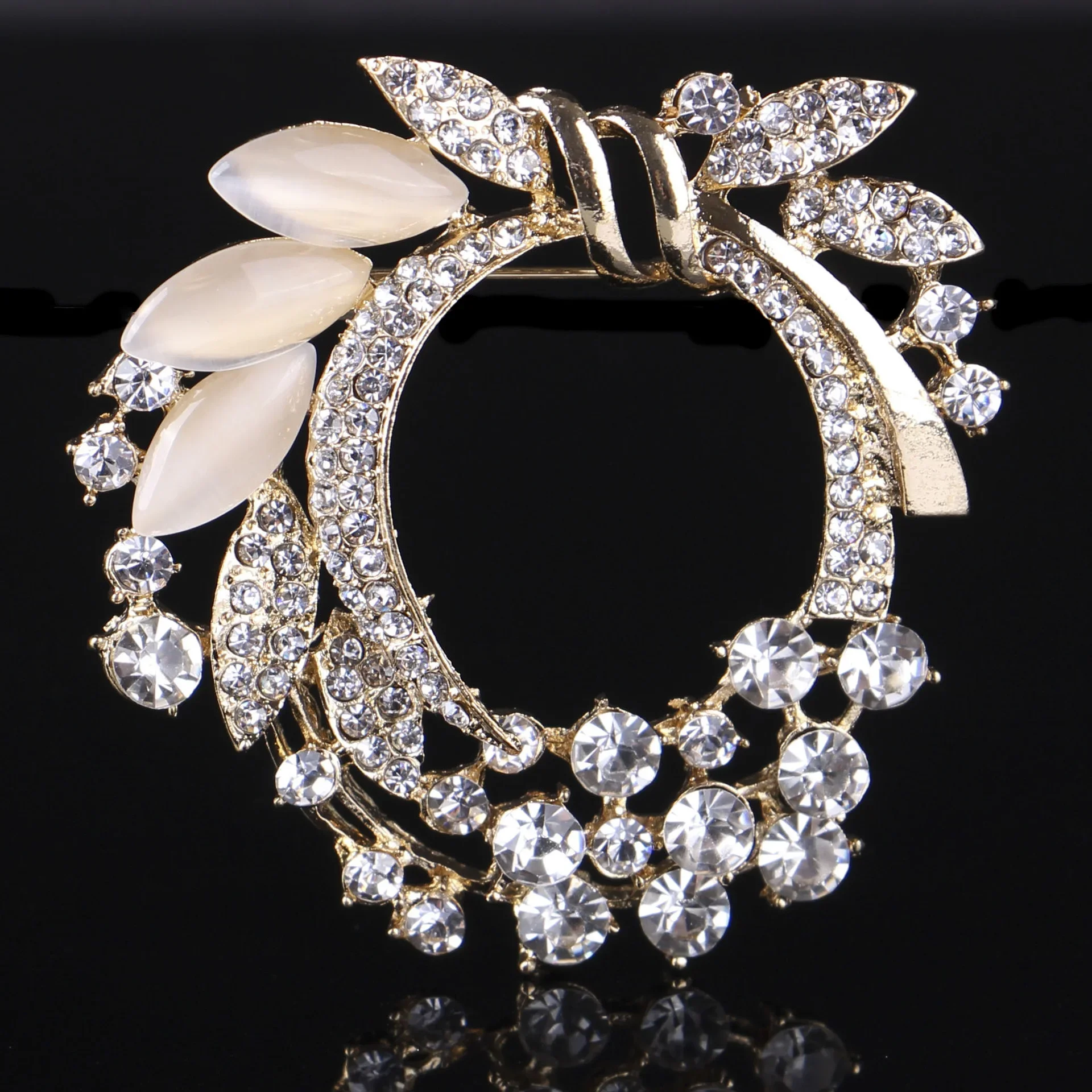 1PCS New Tulip Flower Golden Brooch Elegant Design Sense Rose White Stone Jewelry Luxury 2024 High Quality