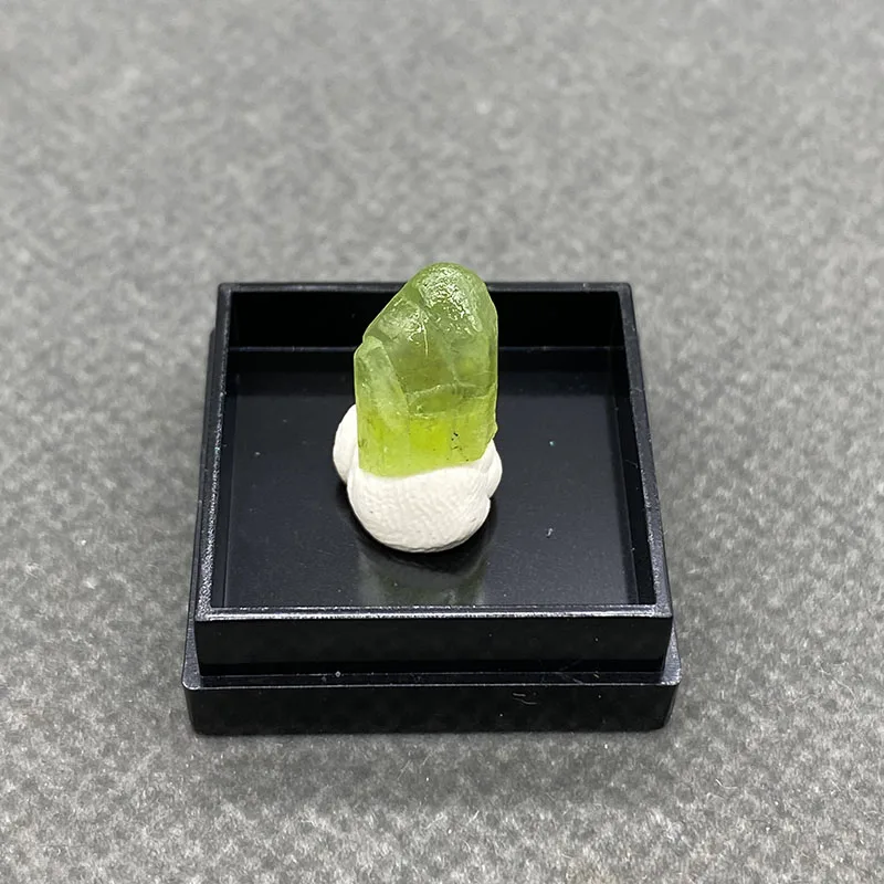 100% قلادة طبيعية حجر العنب الخام كريستال الكوارتز خام الزيتون عينات المعدنية الخام جوهرة + صندوق الحجم: 27*27*25 م