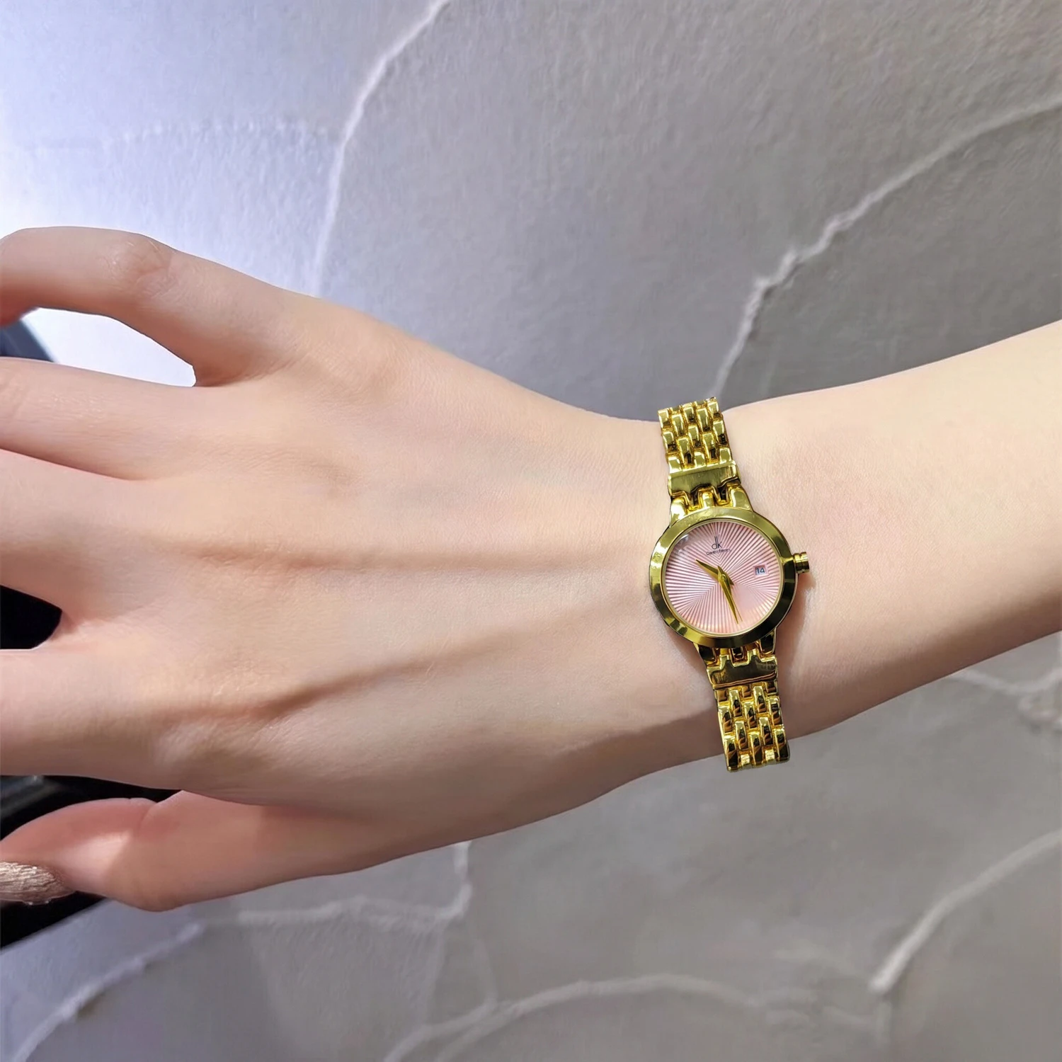 CILOA Women's Gold Round Watch Pink Sunburst Dial Stainless Steel Band Date Display Fashion Casual Quartz Wristwatch