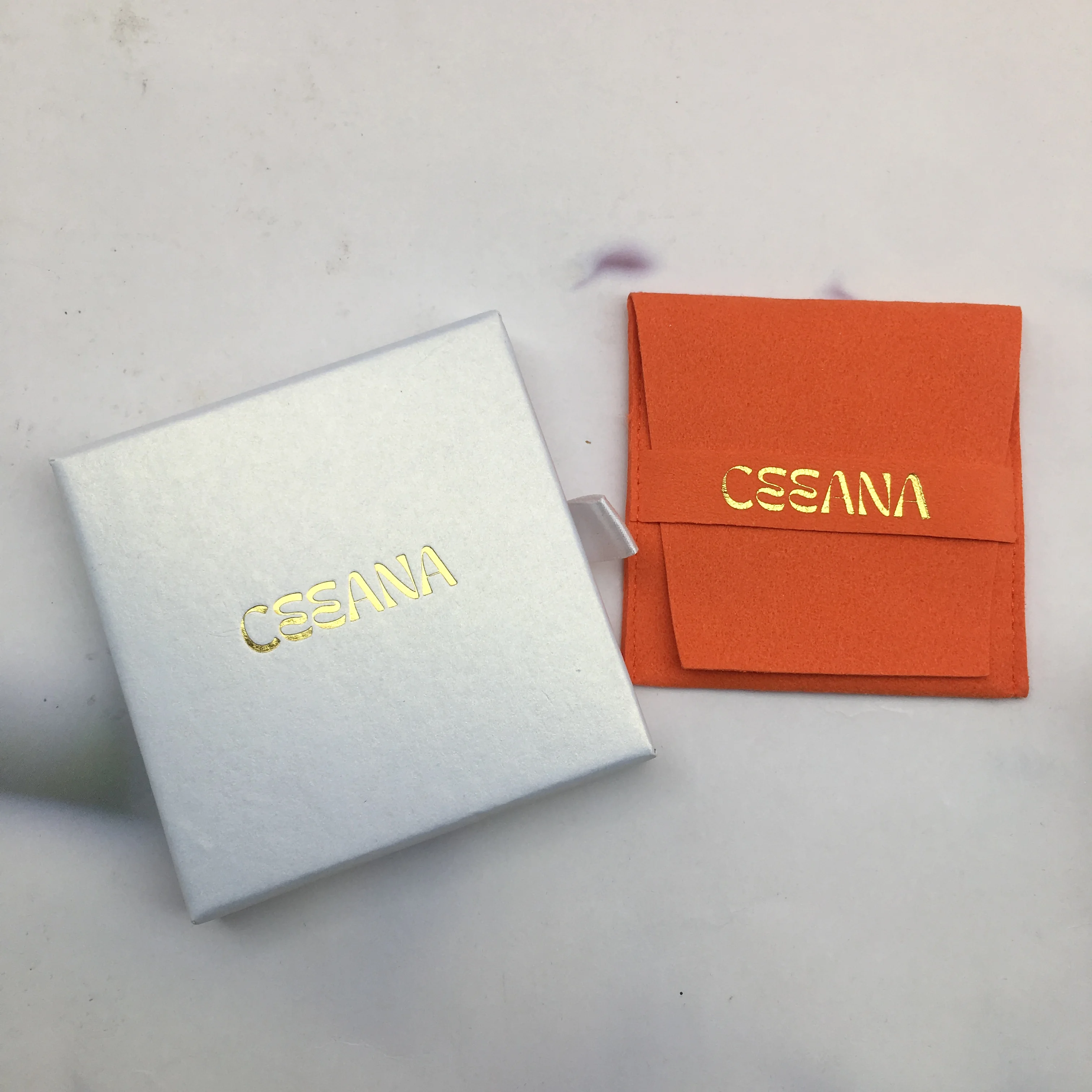 

100 комплектов темно-синего ящика для драгоценностей, бумажный раздвижной футляр внутри с упаковкой, небольшой конверт с клапаном, подарочный пакет для ювелирных изделий из микрофибры