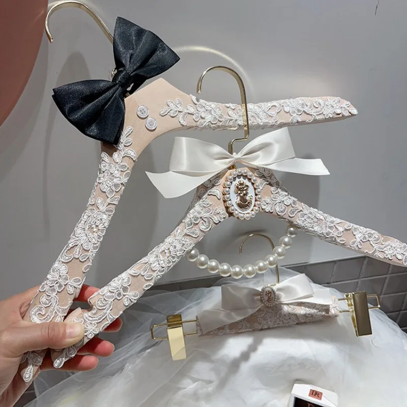 Solid Wood Wedding Dress Hanger for Bridal Gown Rustic Lace Suit Holder for Photography Boutique Shop Display Garment Rack