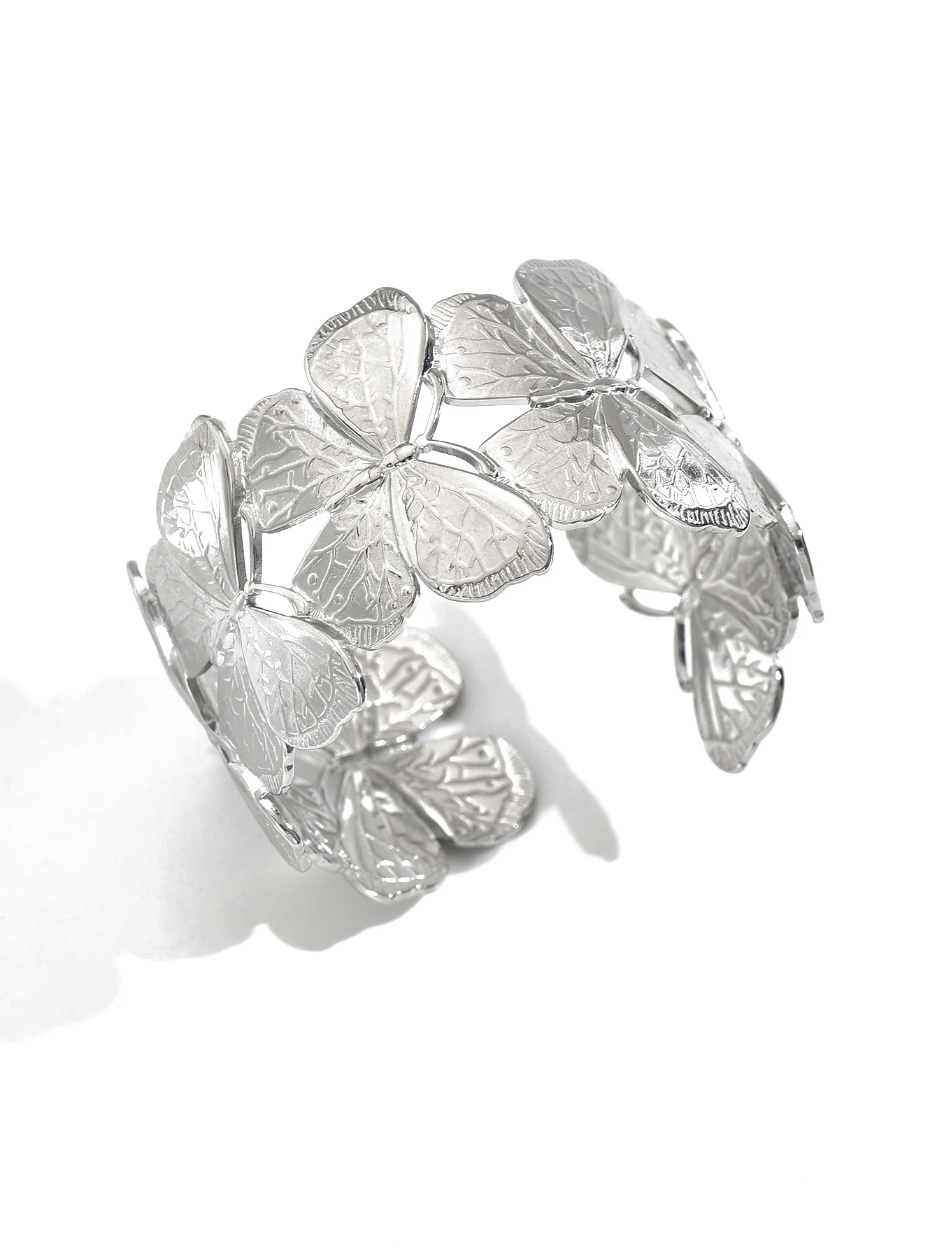 

Lxalry Platinum Plated Stainless Steel Floral Carved Mirror Bracelet Hypoallergenic Skin Safe Jewelry With Artisan Polish