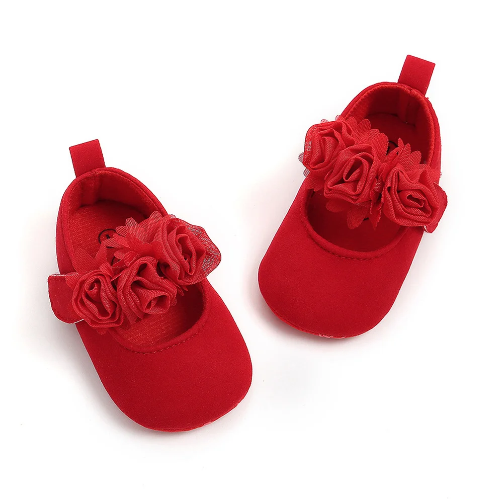 زوج واحد من أحذية الرقص للفتيات باللون الأحمر مع حزام برباط، عصرية ومريحة لممارسة الباليه والرقص