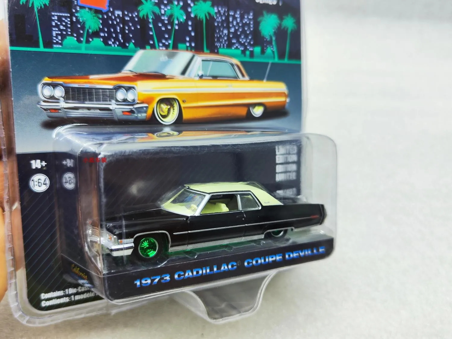 1: 64 1973 Cadillac Coupe DeVille black and gold wheel green machine Collection of car models