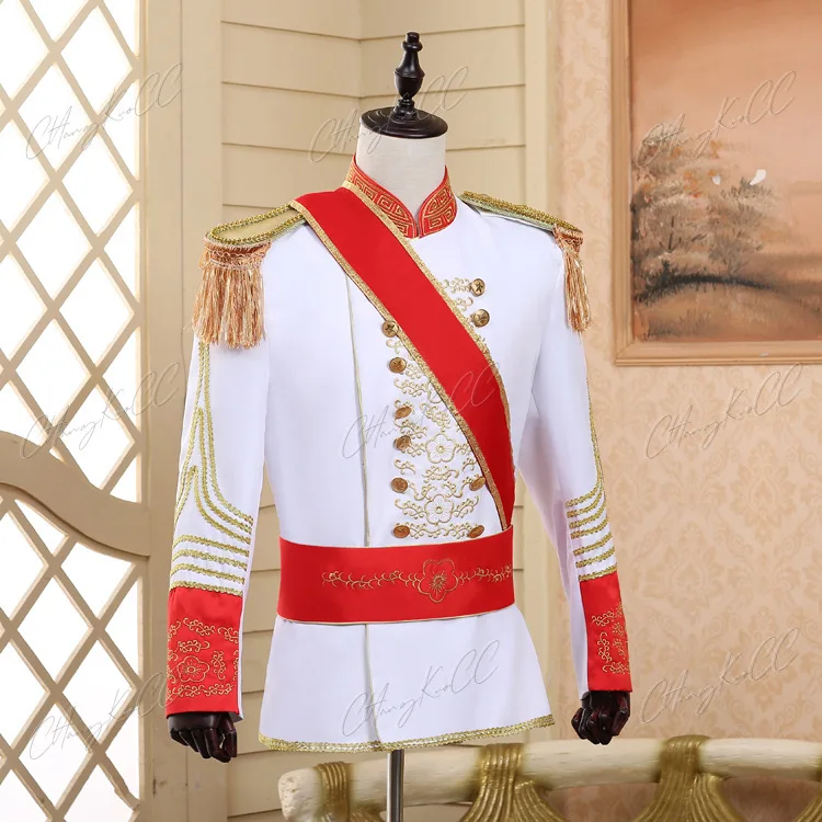 Vestido de ejército de palacio de gran Marshal europeo, actuación masculina en blanco y negro, escenario europeo, tambor y guardia de Honor, estudio