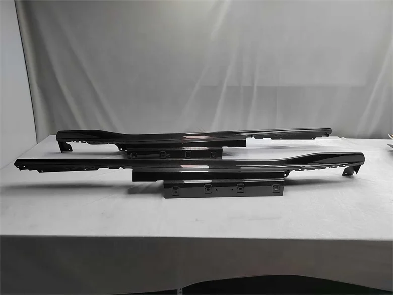 OEM نمط ألياف الكربون الجافة الجانب تنورة ملحقات الجانب المفسد ل 812 Superfast GTS BodyKit