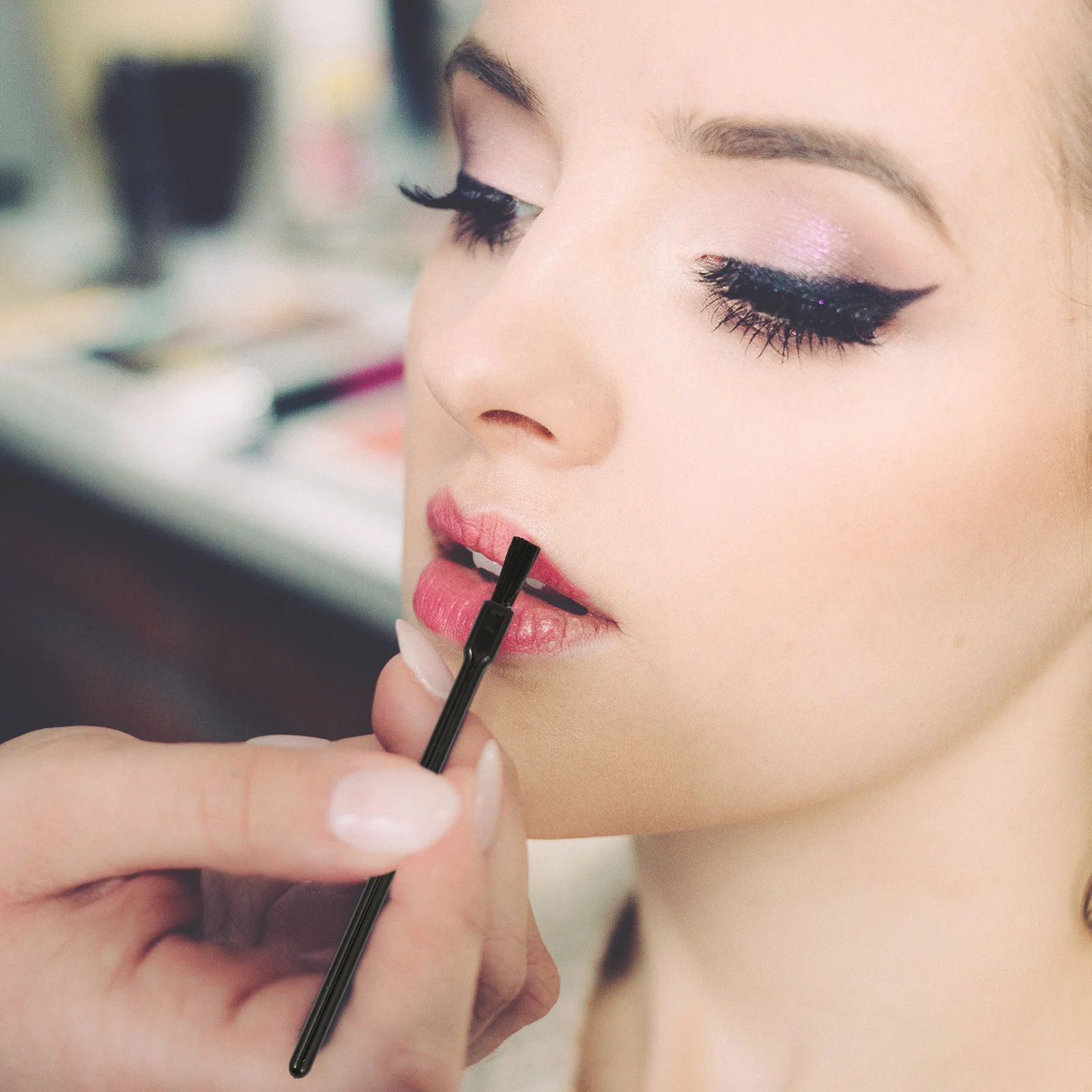 

100Pcs Lipstick Brushes Makeup Beauty Tools Safe to Use for Lip Gloss Concealer and Other Cosmetics Disposable Lip