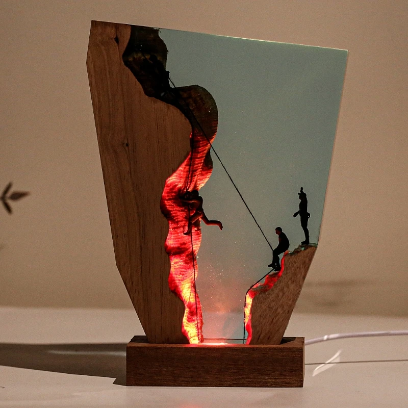 절벽 암벽 등반 유기체 수지 테이블 조명 Creactive Art 장식 램프 등산 테마 야간 조명 USB 충전