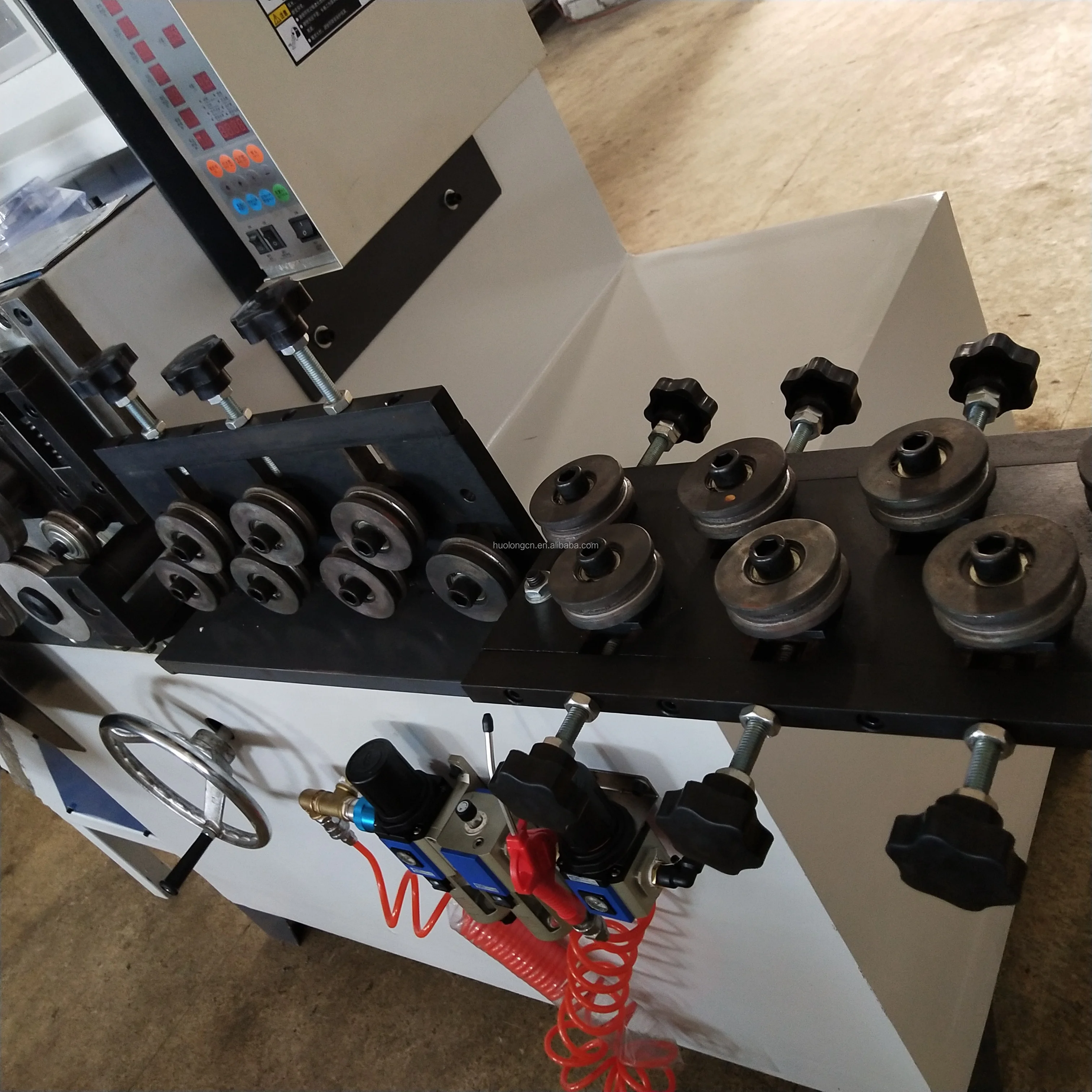 Macchina per la produzione di anelli e la saldatura Risparmia tempo e lavoro, risparmio energetico ed elettricità