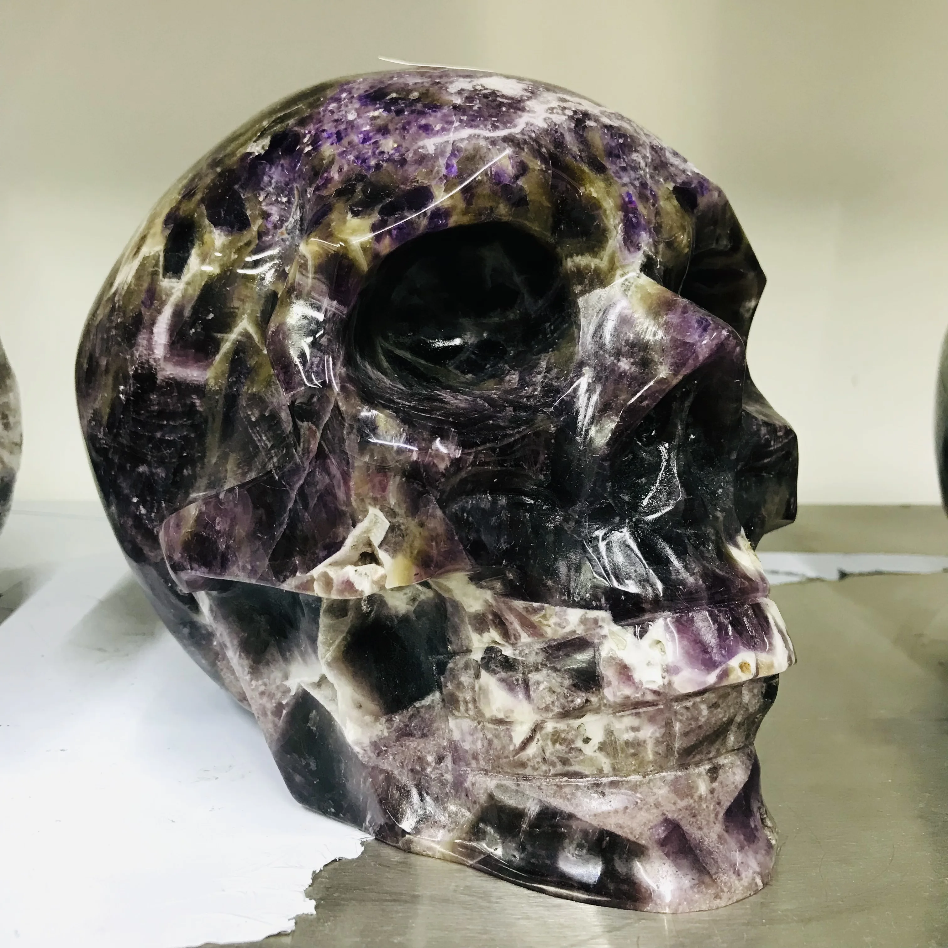 NATURAL DREAM AMETHYST SKULL, STONE SKULL, REALLY THE BIGGER THE MORE BEAUTIFUL, WITH A POWERFUL LOVE HEALING STONE