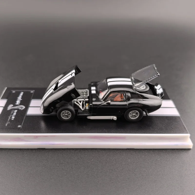 FineWorks 1/64 Shelby Daytona Coupe * Wersja przednia i tylna otwierana * Model samochodu ze stopu aluminium