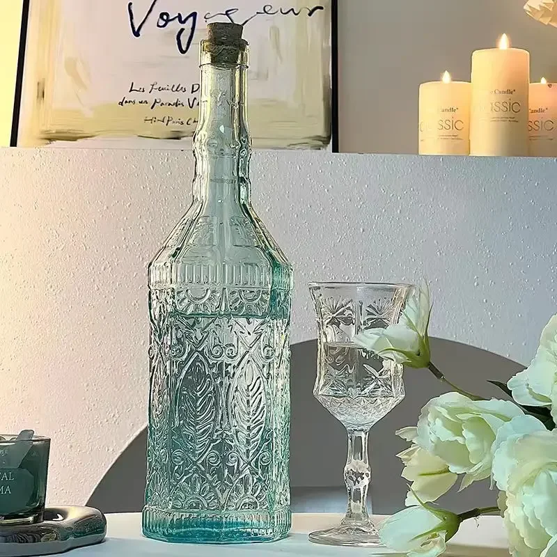 Large Capacity Green Glass Bottle with Wooden Stopper Spanish Embossed Sealed Decanter Wine Bottle for Household