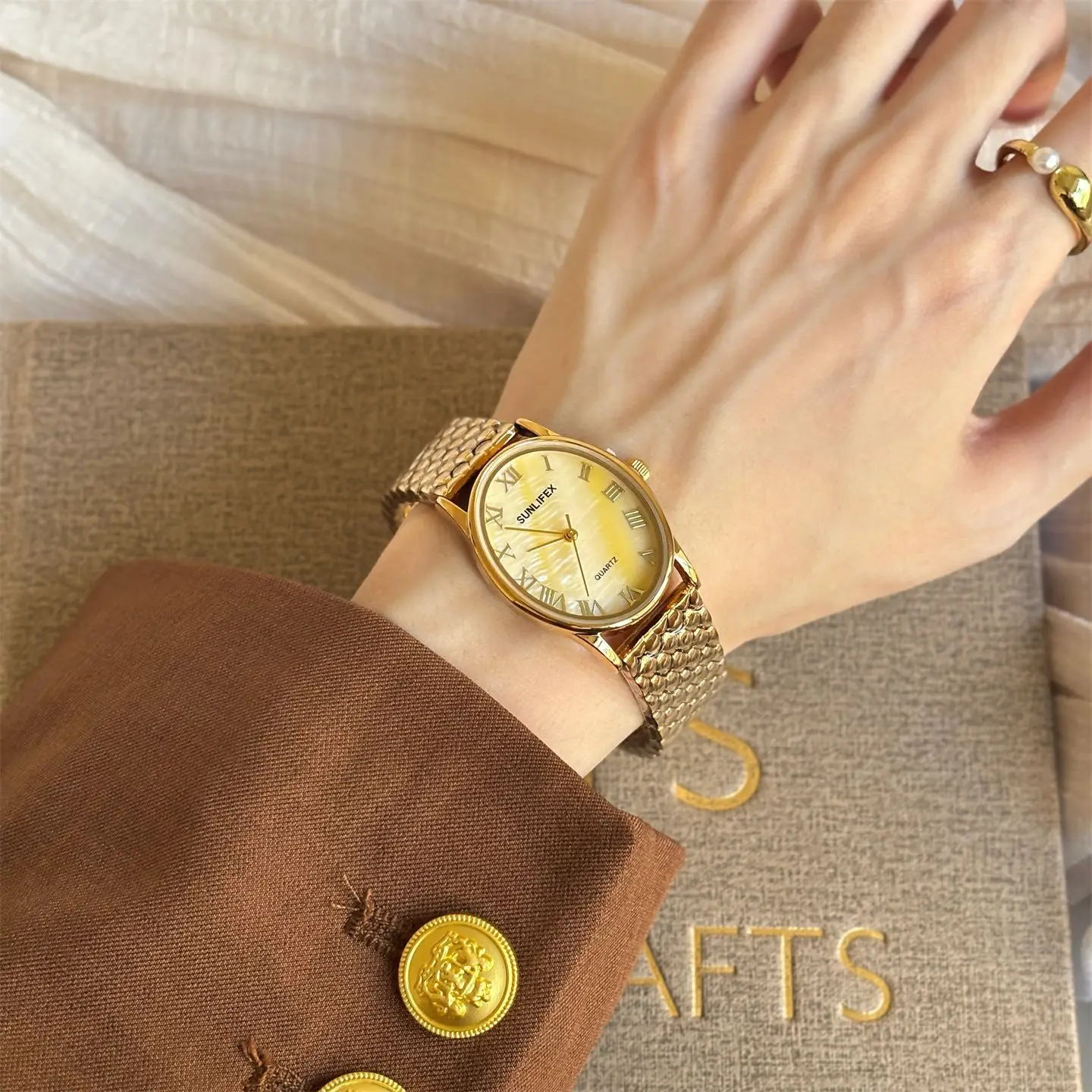 SUNLIFEX Oval Shell Dial Women's Watch Vintage Gold Bracelet Quartz Watch for Women Steel Strap Wristwatches Clock Reloj Mujer