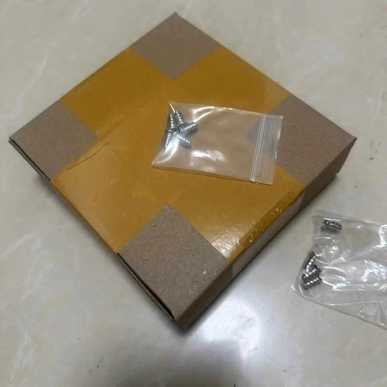 

Вентилятор охлаждения корпуса DWPH EFS-04D12H DC 12V 0.20A 40x40x20мм, 2-проводной